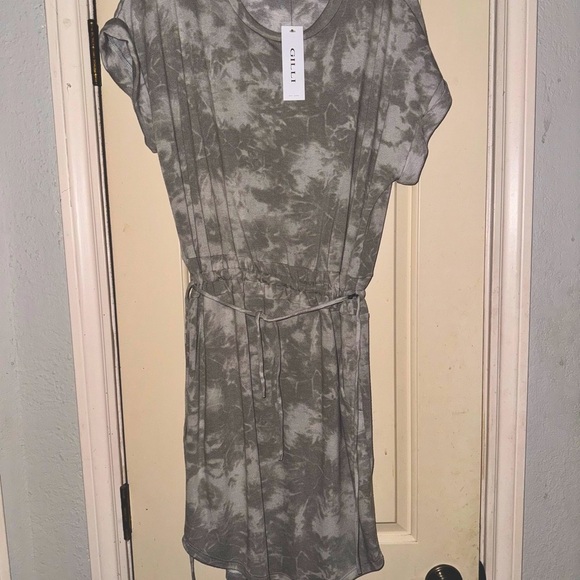 Gili Grey and white dress - Picture 2 of 4